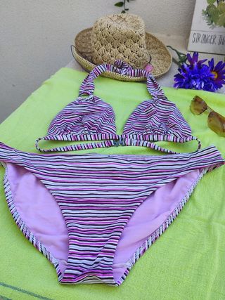 Bikini 👙 a rayas.