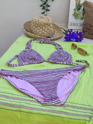 Bikini 👙 a rayas.