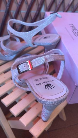 Sandalia tacón dorada