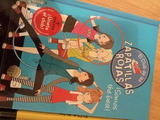 3 libros zapatillas rojas