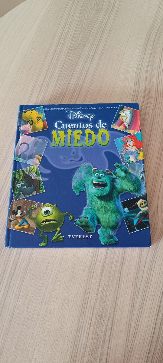 Libro " Cuentos de miedo Disney "