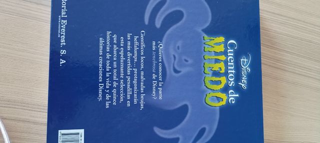 Libro " Cuentos de miedo Disney "