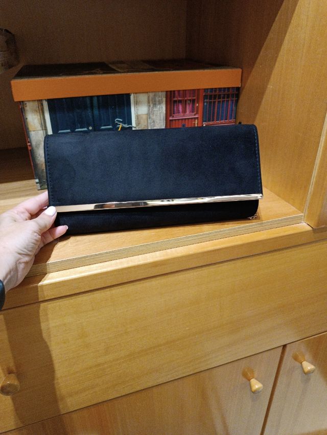 Cartera negra de ante