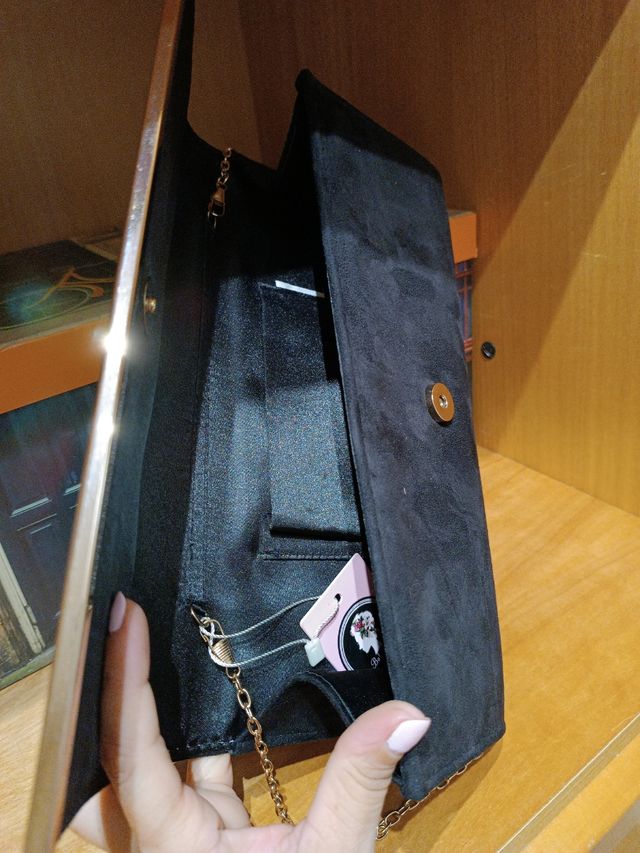 Cartera negra de ante