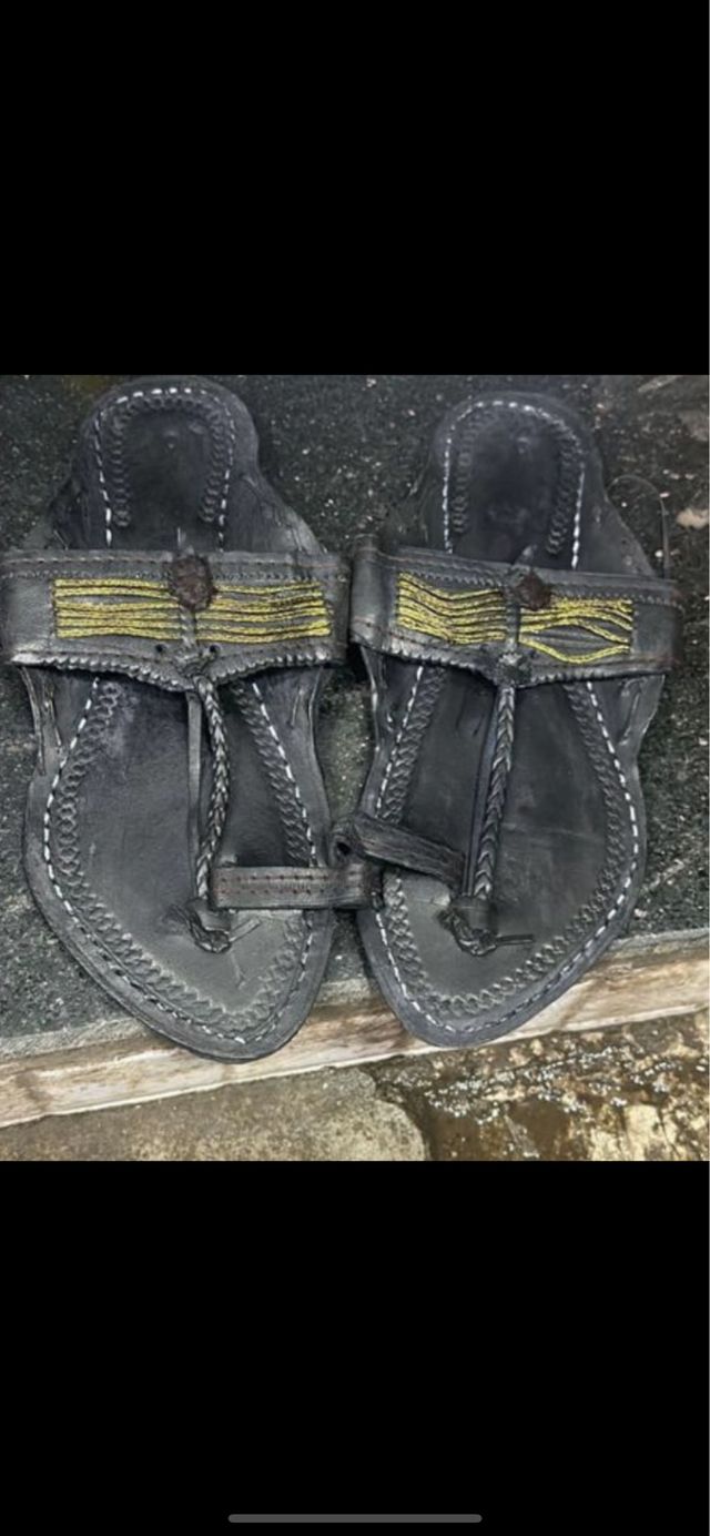 Sandalias de piel originarias de India
