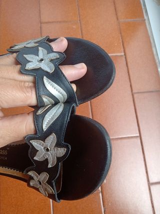 Zapato sandalia tacón.