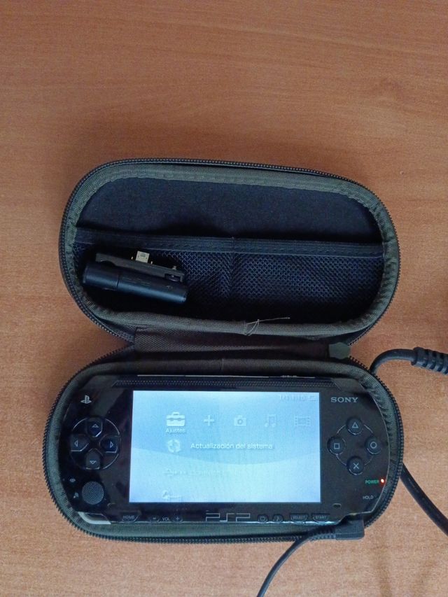 PSP Con funda y cargador.