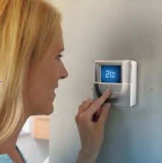 ANTES 125 € . UPONOR TERMOSTATO DIGITAL . NUEVO.