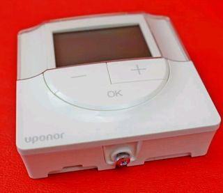 ANTES 125 € . UPONOR TERMOSTATO DIGITAL . NUEVO.