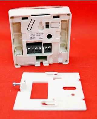 ANTES 125 € . UPONOR TERMOSTATO DIGITAL . NUEVO.