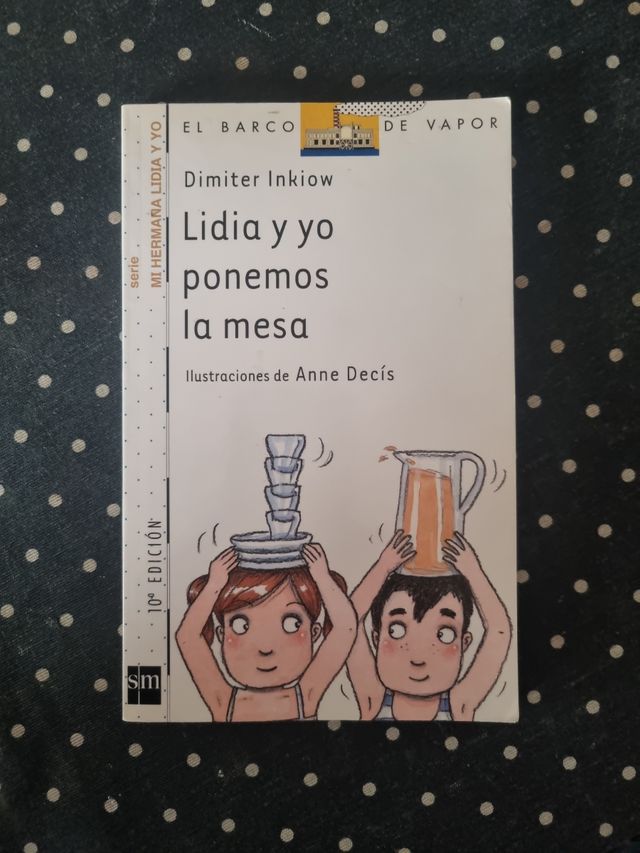 Lidia y yo ponemos la mesa