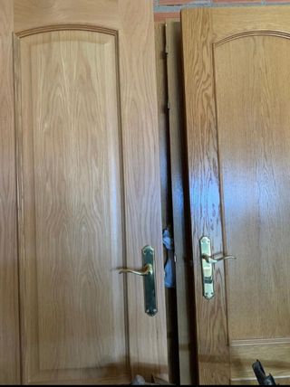 4 puertas de roble macizas.