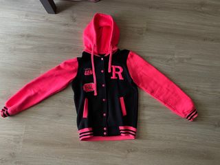 Chaqueta beisbolera negra y rosa/fucsia