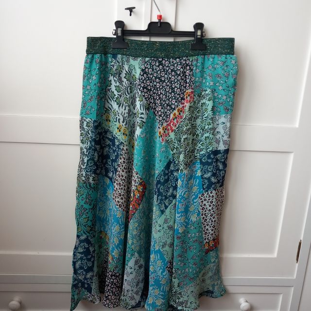 Falda  con forro de vuelo