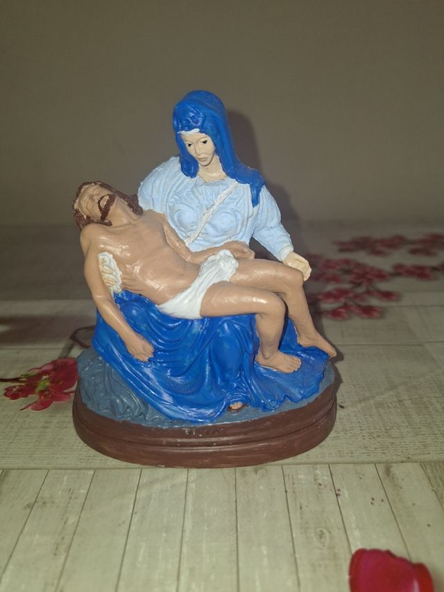 Figura virgen de la angustia