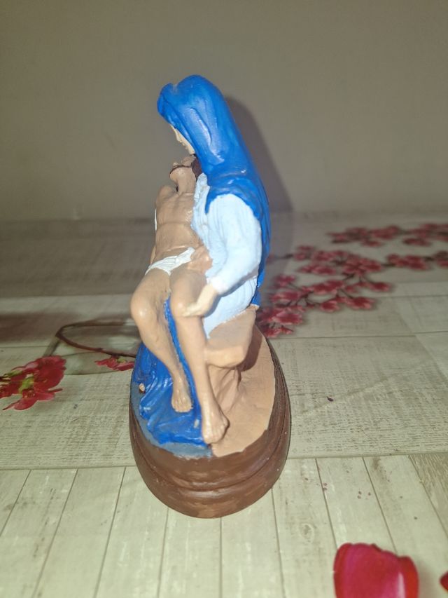 Figura virgen de la angustia