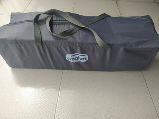 Cuna de viaje impecable asalvo