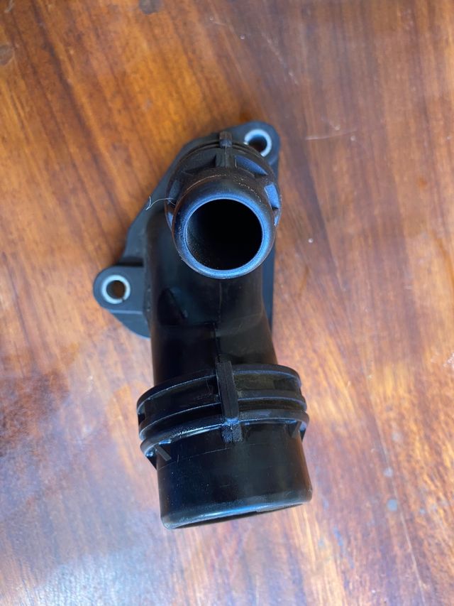 Brida de refrigerante BMW