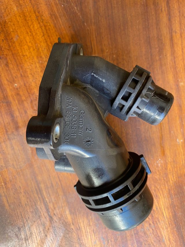 Brida de refrigerante BMW