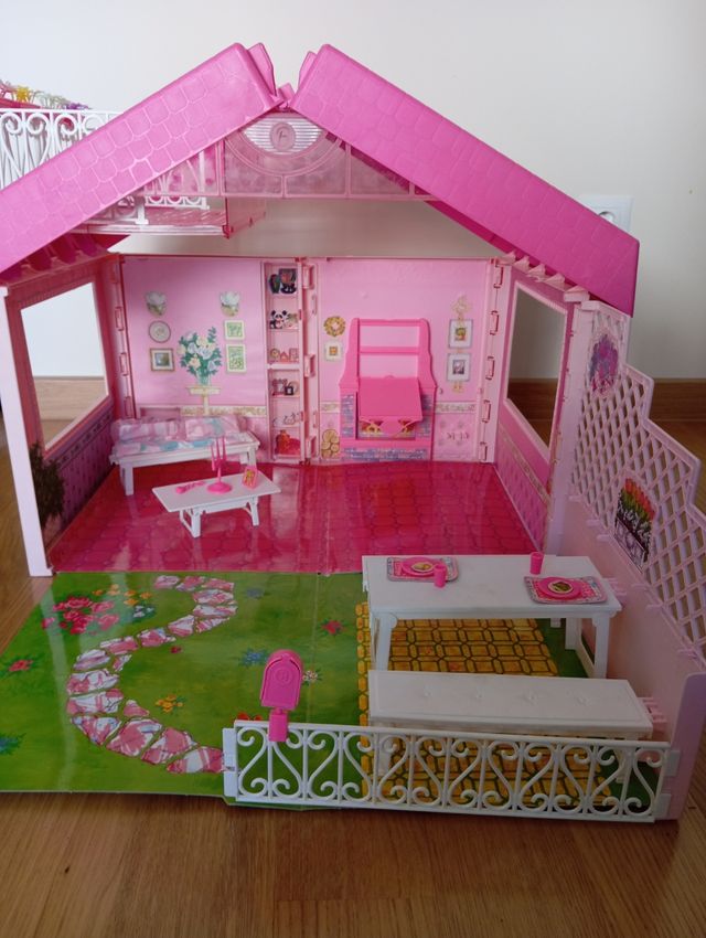 Casa Maletín Barbie Años 90 de segunda mano por 75 EUR en
