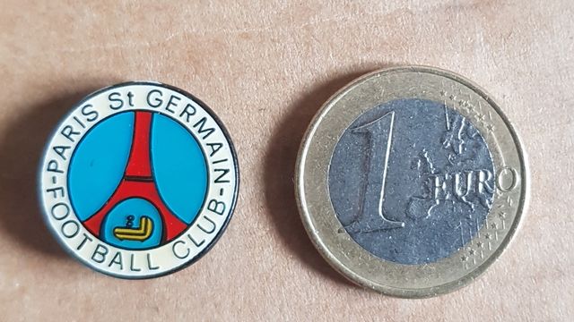 Pin Paris Saint Germaine. Vintage.