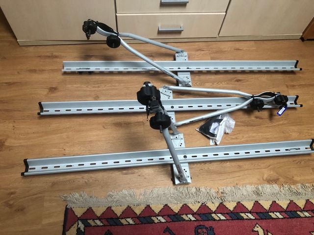 Tres porta bicis sistema anti robo con llave.