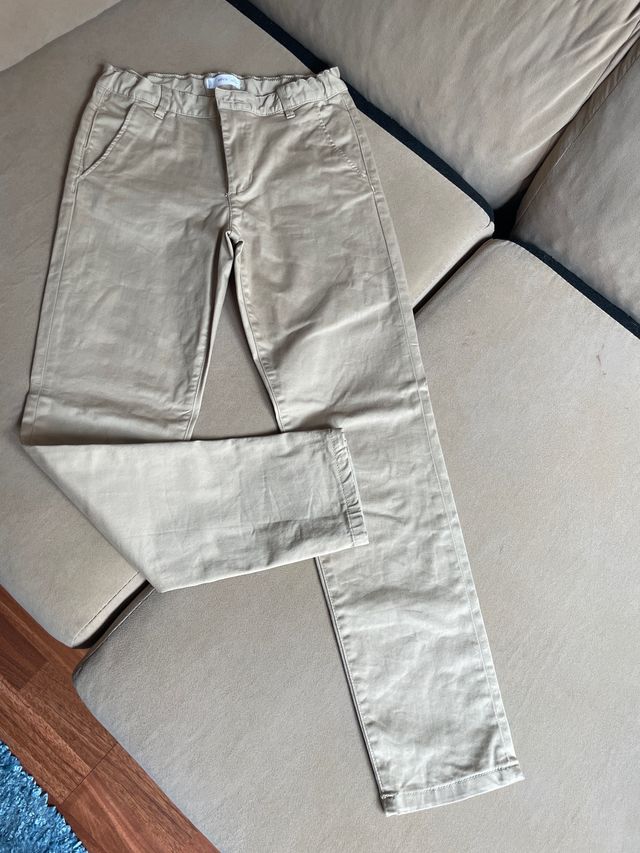pantalón beige pinzas 