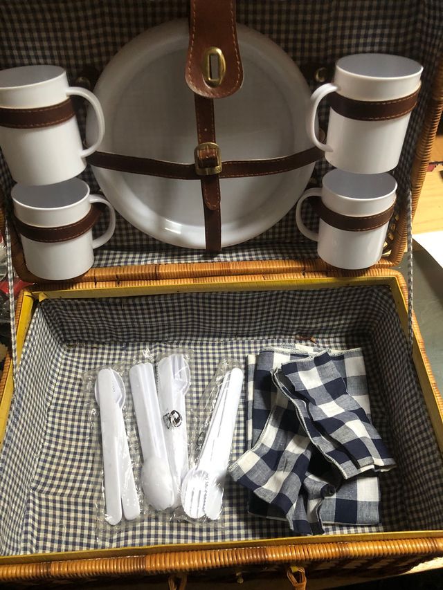 Cesta camping mimbre.