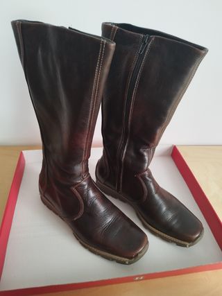 Botas altas en piel, talla 37