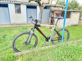 Bicicleta XC/enduro doble suspension, talla L.