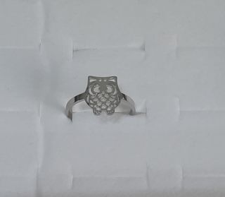 Anillos de acero ajustables.