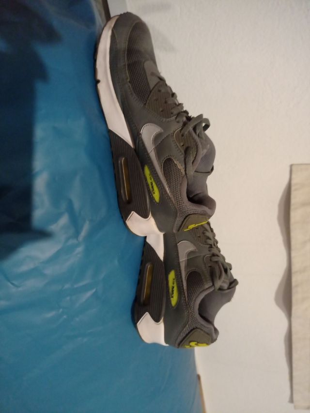 Zapatillas semi nuevas 