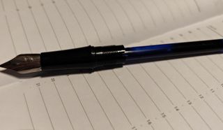 Pluma y caja en forma de botella Coca Cola vintage