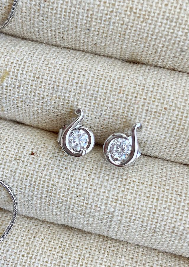 Conjunto pendientes y colgante