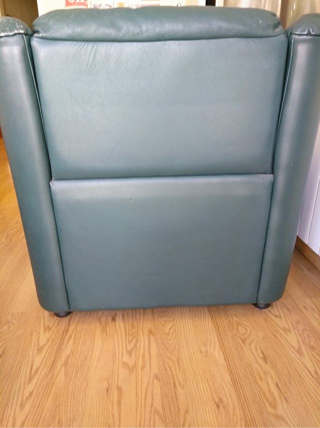 2 sillones piel verde Natuzzi. Leer anuncio