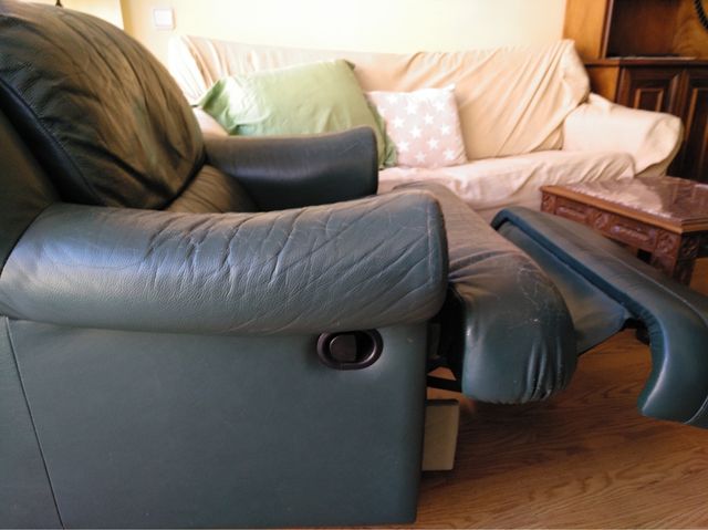 2 sillones piel verde Natuzzi. Leer anuncio