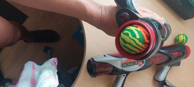 Lanza Pelotas aire comprimido. Niños