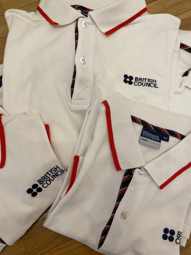 Polos uniforme British Council