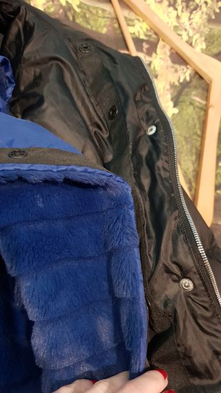 Plumas mujer Guess a estrenar