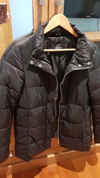 Plumas mujer Guess a estrenar