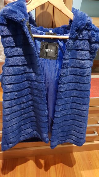 Plumas mujer Guess a estrenar