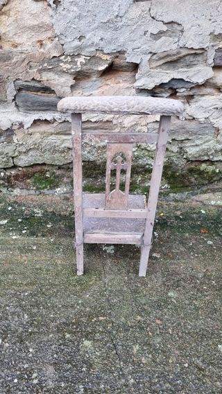 Alacenas, mesitas, arcón, muebles antiguos