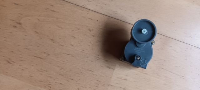 Roomba motor lateral