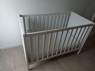 Cuna Ikea blanca y colchón