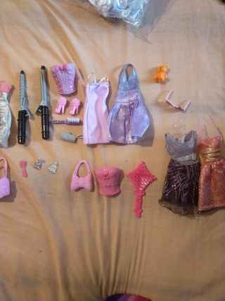 Lote de ropa para Barbie + accesorios