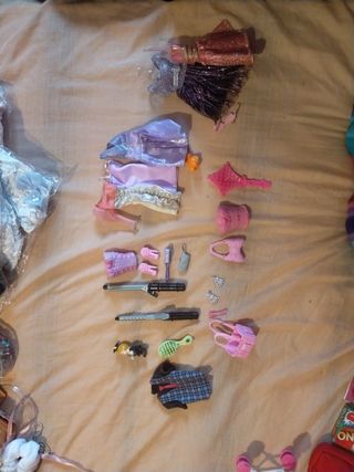 Lote de ropa para Barbie + accesorios