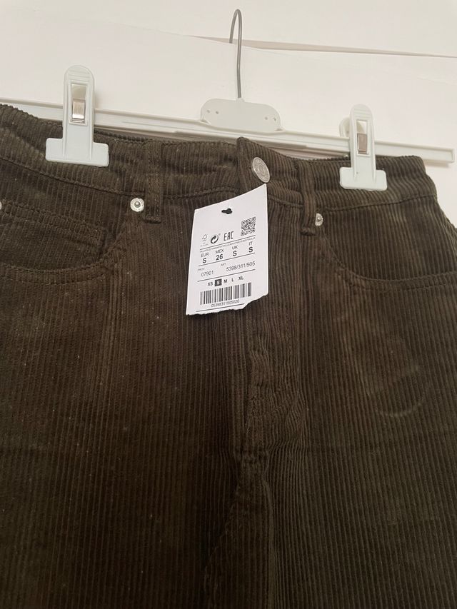 Falda de pana sin estrenar