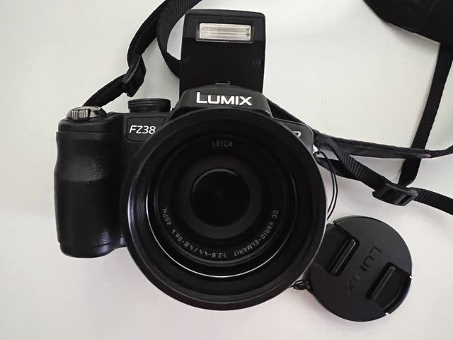 Cámara de Fotos Bridge Panasonic Lumix DMC-FZ38