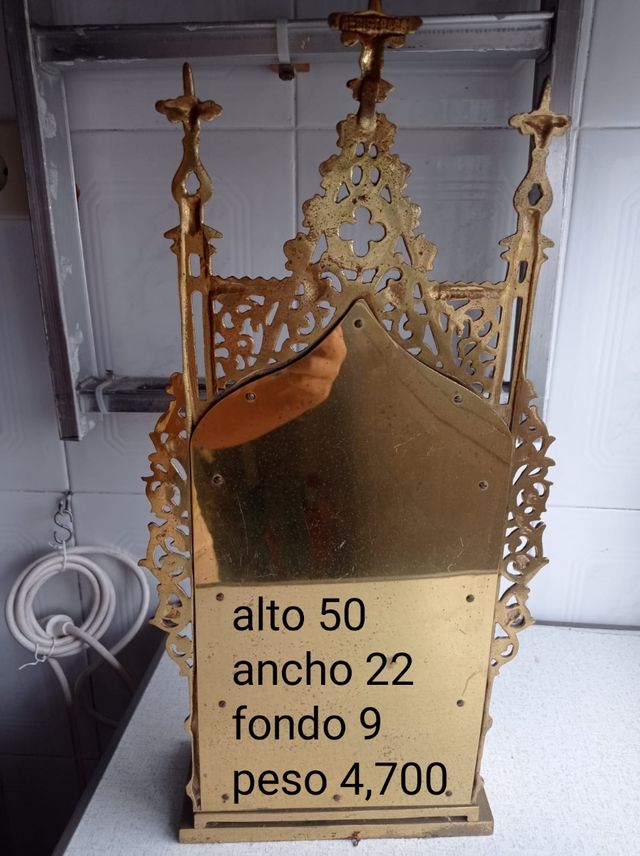 capilla con la Virgen María. bronce