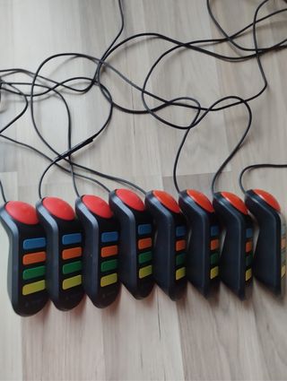 3 juegos Buzz PS2 y 8 mandos